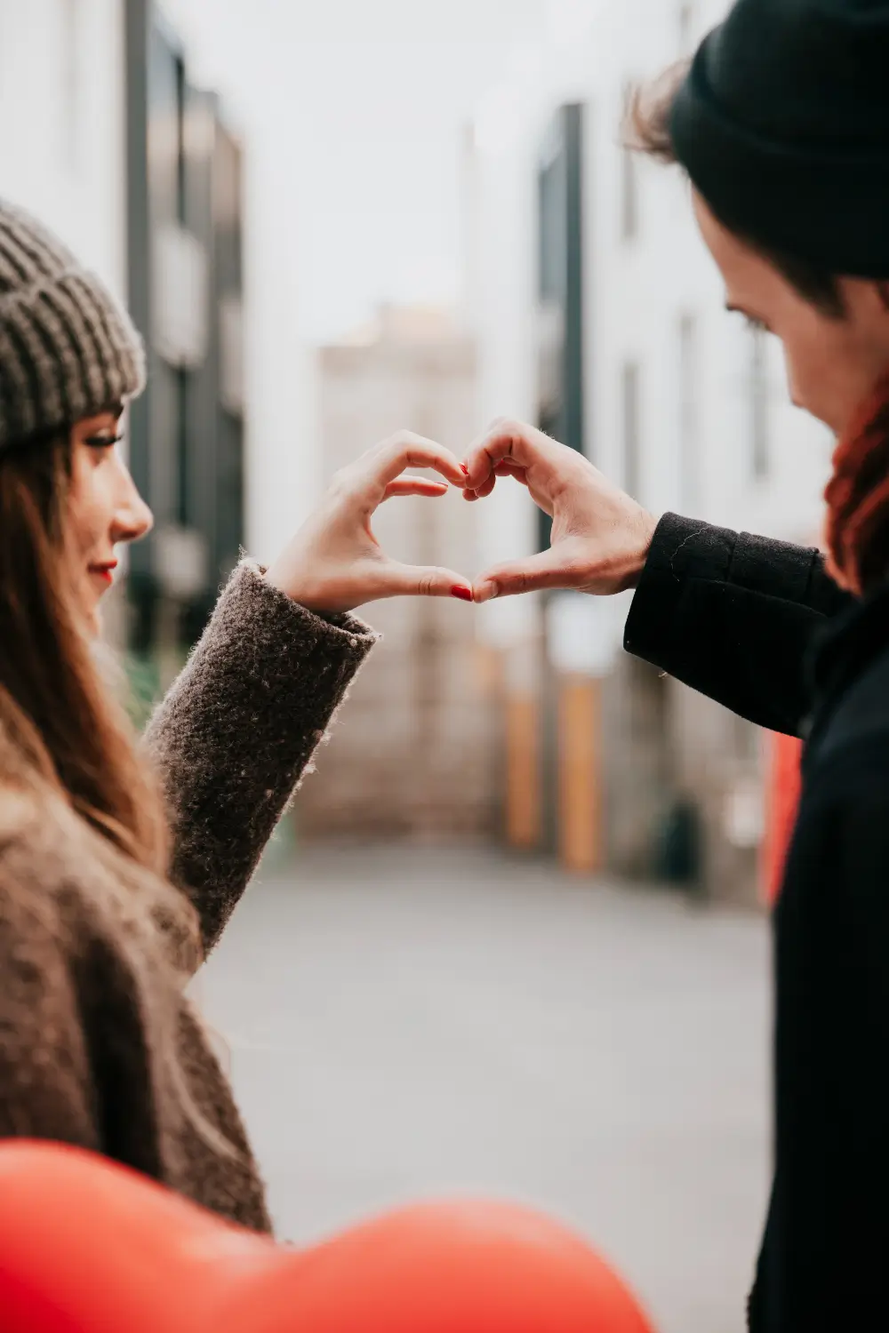 zwei Menschen, die sich sagen: Ich liebe dich.